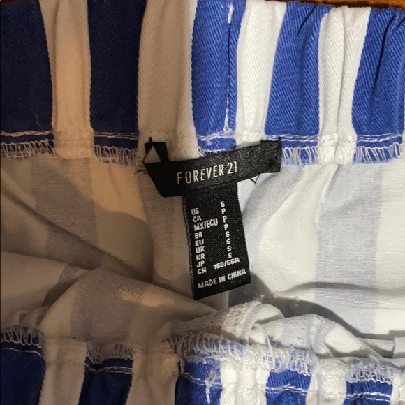 Striped shorts - Picture 2 of 3